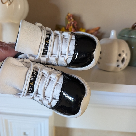 Nike Air Jordan 11 Retro Toddler Shoes - Picture 6 of 8